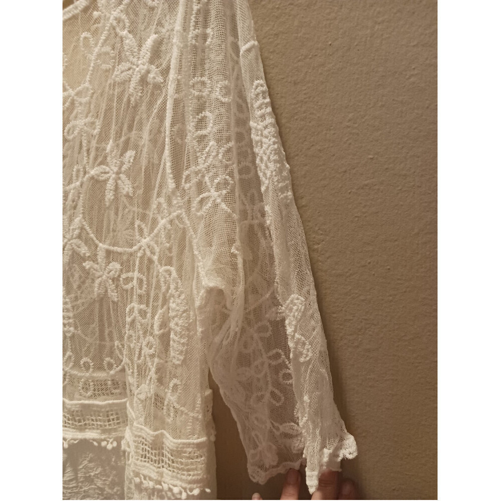 Floral Pattern Lace Swimsuit Coverup In White - Picture 10 of 12